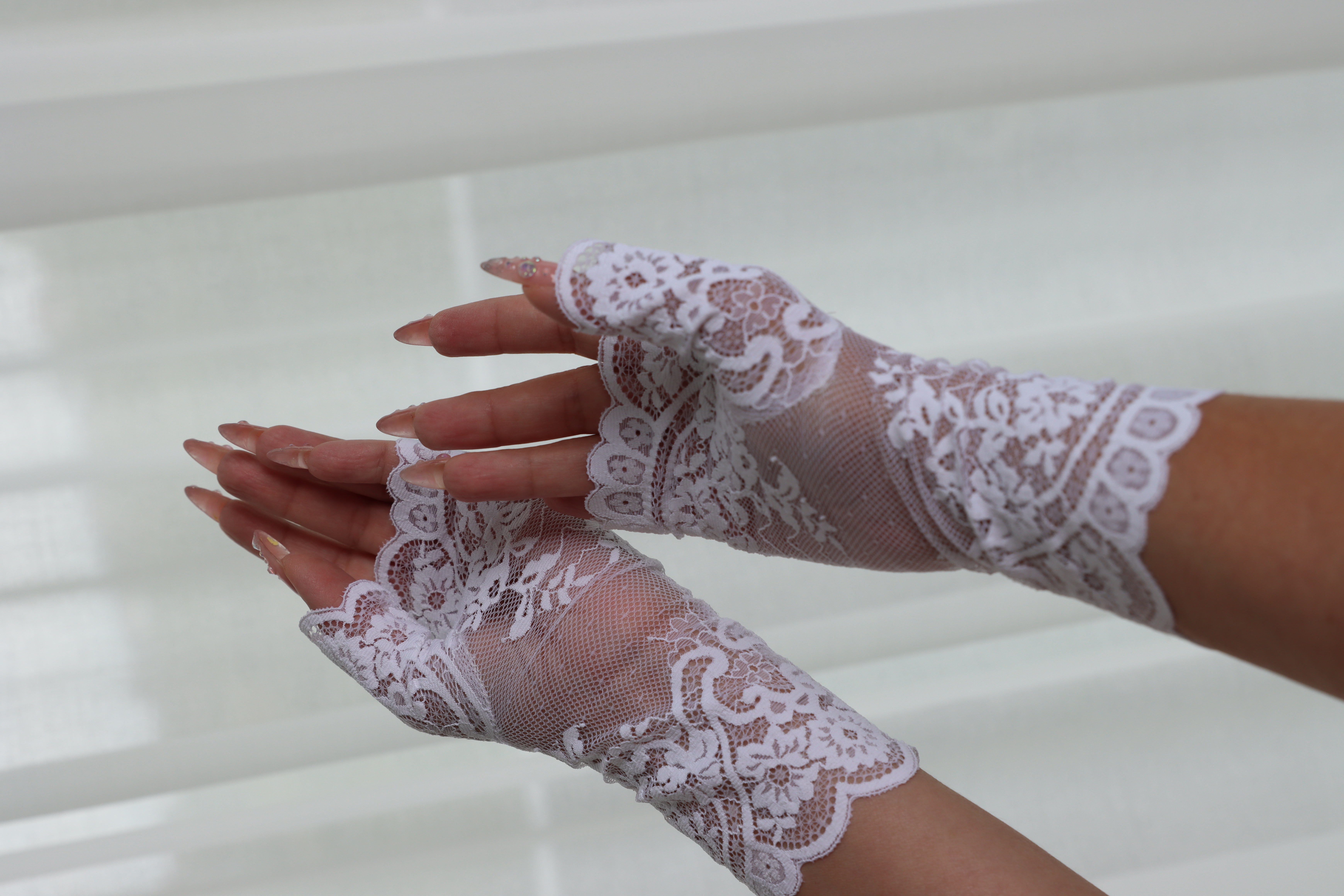 White lace gloves - Image 3