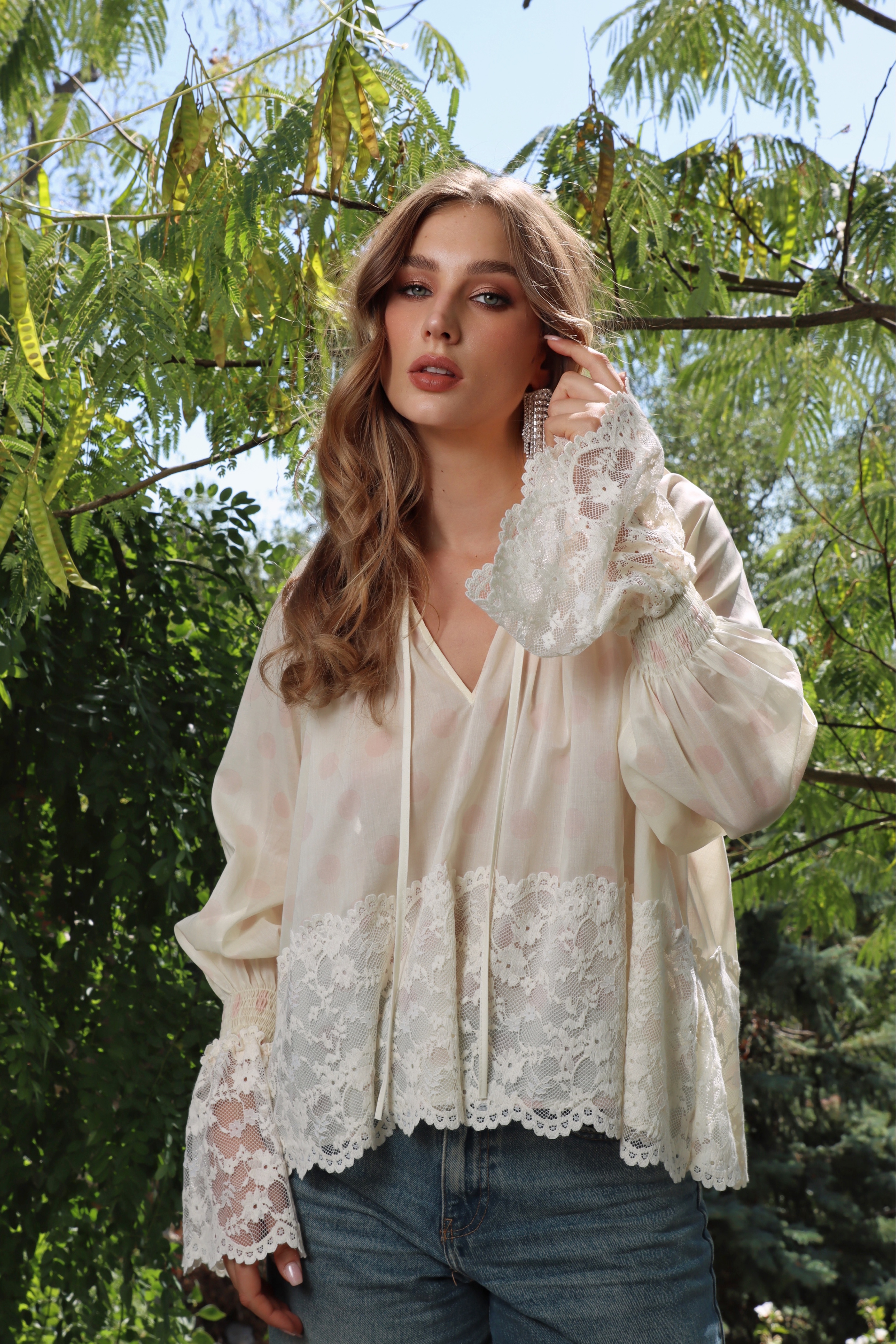 Soft lace blouse - Slika 5