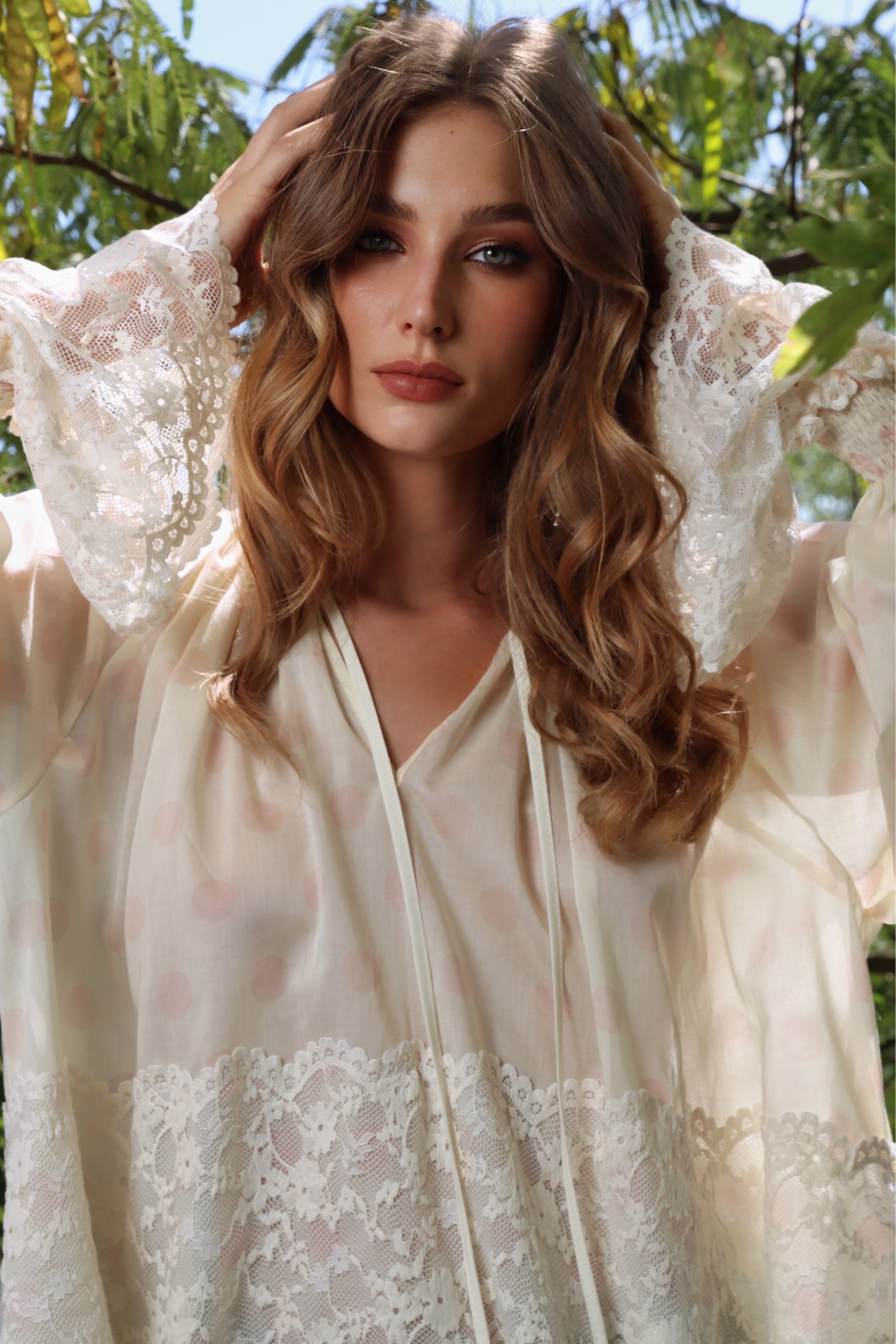 Soft lace blouse - Slika 4